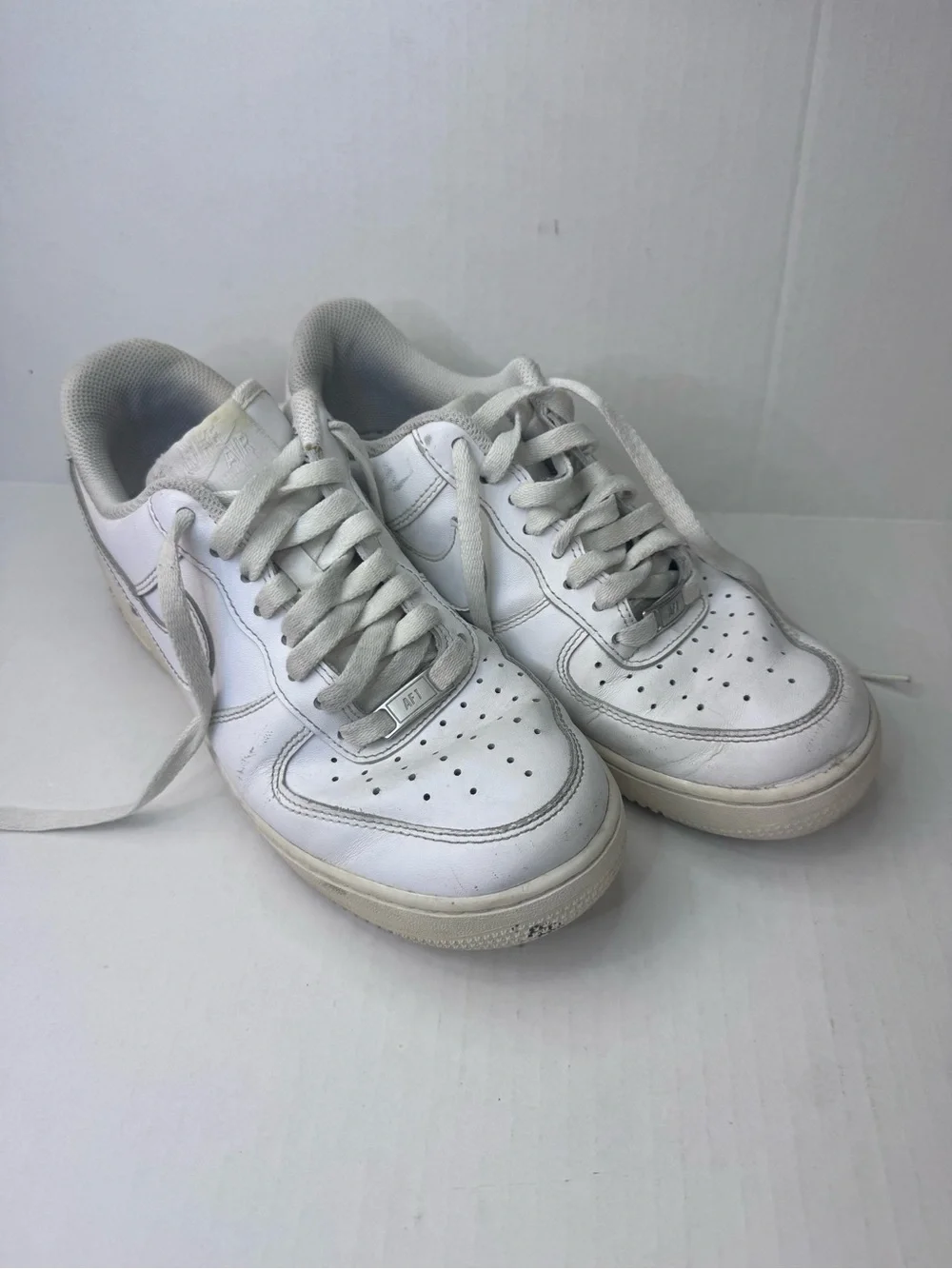 Nike White Men's Low-Top Sneakers size 7.5